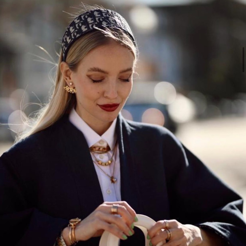 Dior Headband comes with box and dustbug